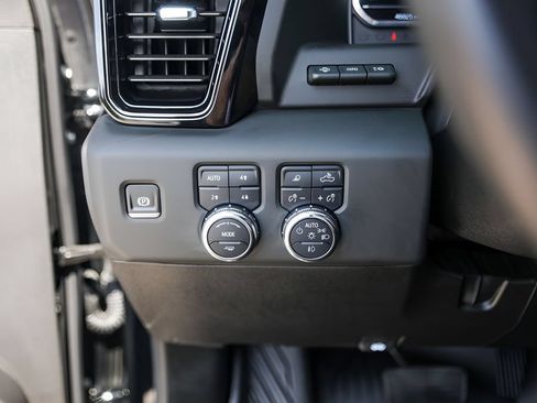 Used 2025 GMC Sierra 2500 AT4 w/ AT4 Premium Plus Package AWD/4WD image 18