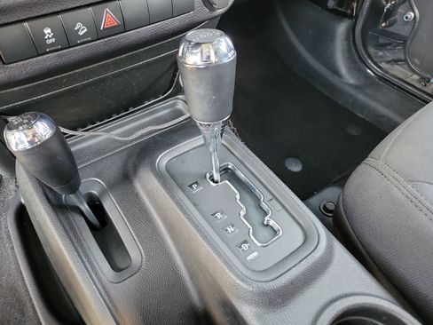 Used 2015 Jeep Wrangler Unlimited Sport w/ Quick Order Package 24S image 11