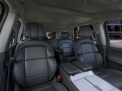 New 2026 Lincoln Navigator Premiere AWD/4WD image 10