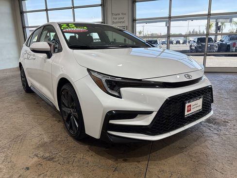 Certified 2025 Toyota Corolla SE w/ Convenience Package image 4