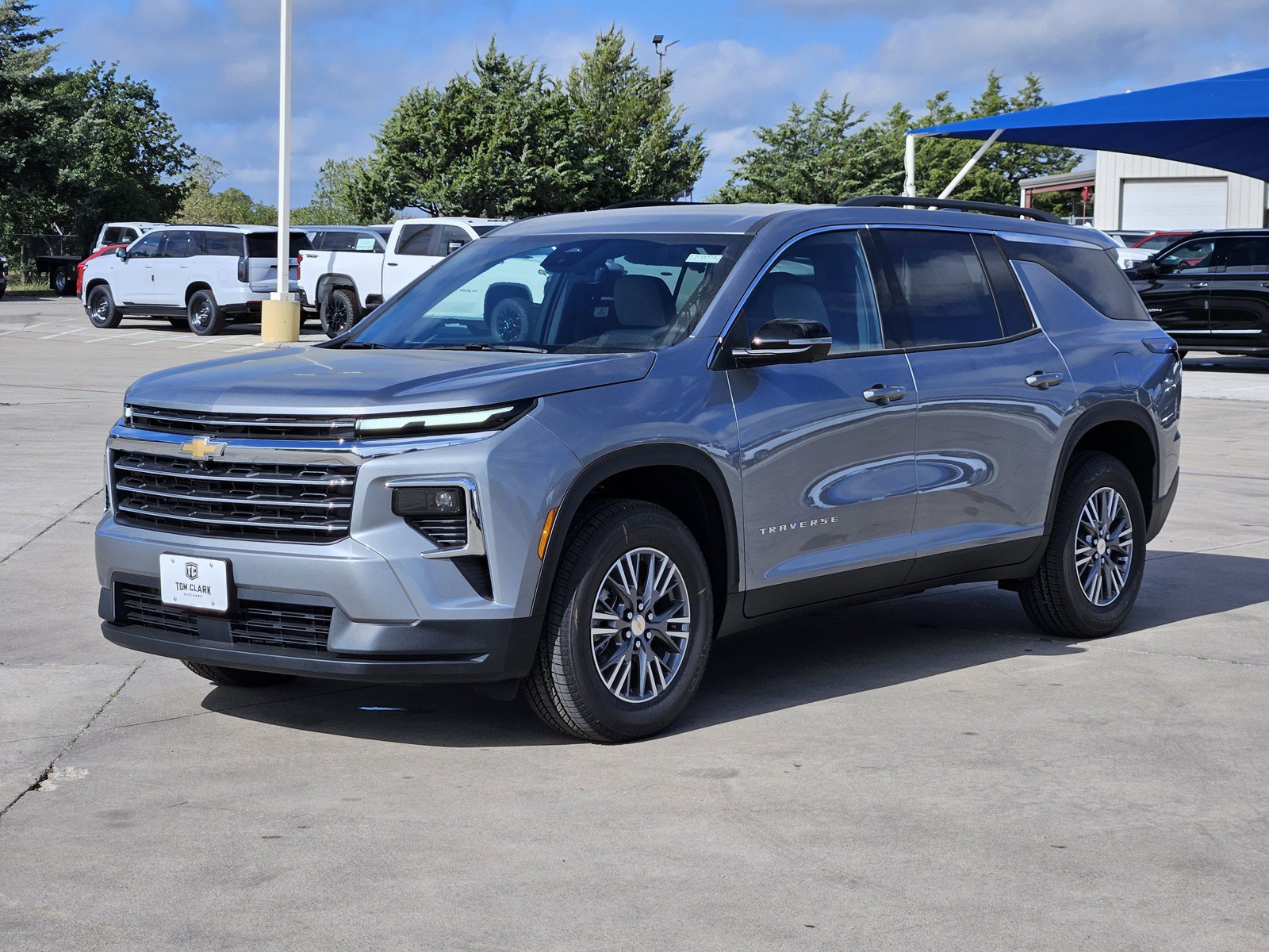 New 2027 Chevrolet Traverse LT w/ Driver Confidence Package FWD image 2
