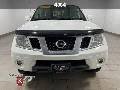 Used 2018 Nissan Frontier PRO-4X AWD/4WD image 2