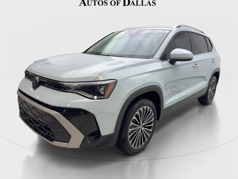 Used 2025 Volkswagen Taos SE FWD image 2