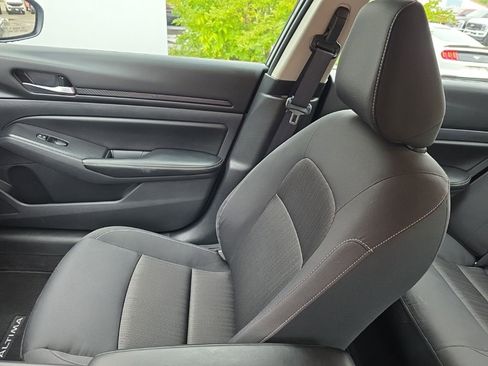 Used 2025 Nissan Altima 2.5 SV FWD image 25