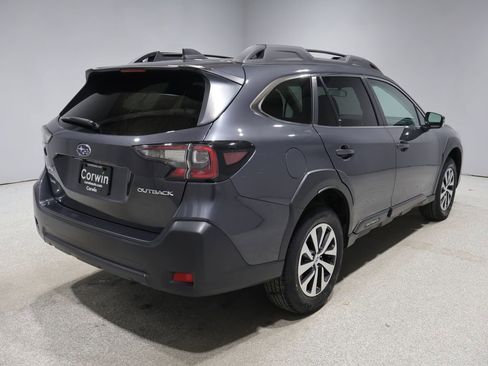 Used 2024 Subaru Outback Premium AWD/4WD image 2