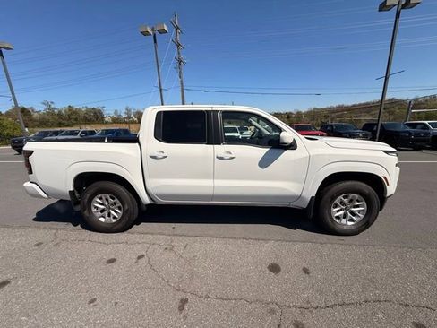 Certified 2024 Nissan Frontier SV w/ Technology Package AWD/4WD image 4