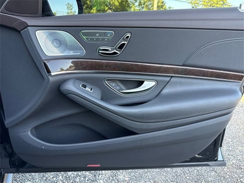 Used 2019 Mercedes-Benz S 560 4MATIC Sedan w/ AMG Line Exterior image 25