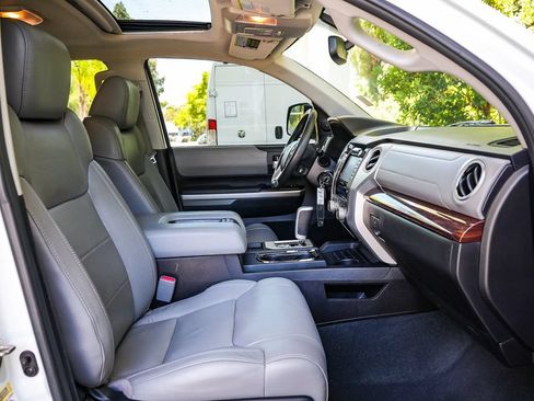 Used 2015 Toyota Tundra Limited w/ Limited Premium Package RWD image 17