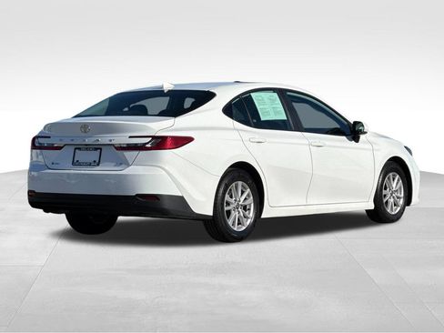 Used 2025 Toyota Camry LE FWD image 5