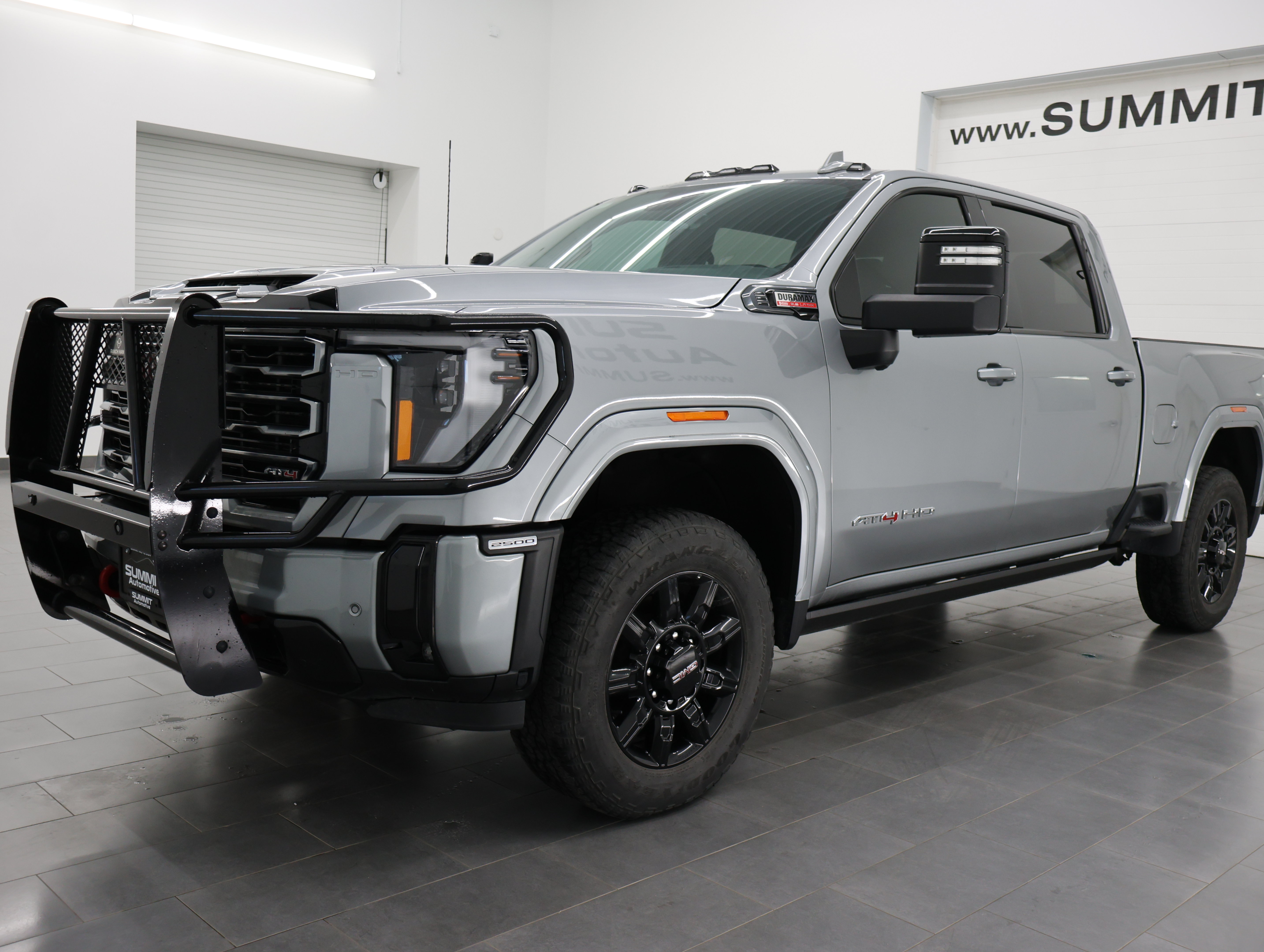 Used 2025 GMC Sierra 2500 AT4 w/ AT4 Premium Plus Package AWD/4WD image 7