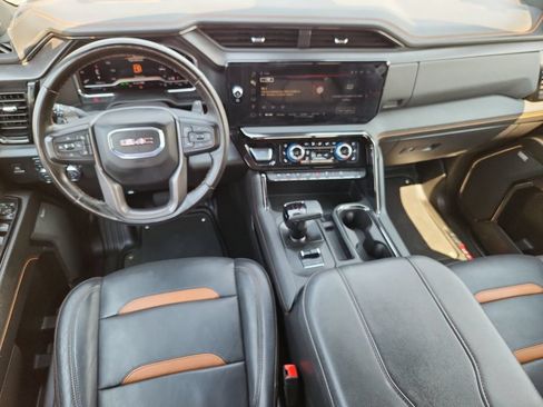 Used 2024 GMC Sierra 1500 AT4 w/ Technology Package AWD/4WD image 10