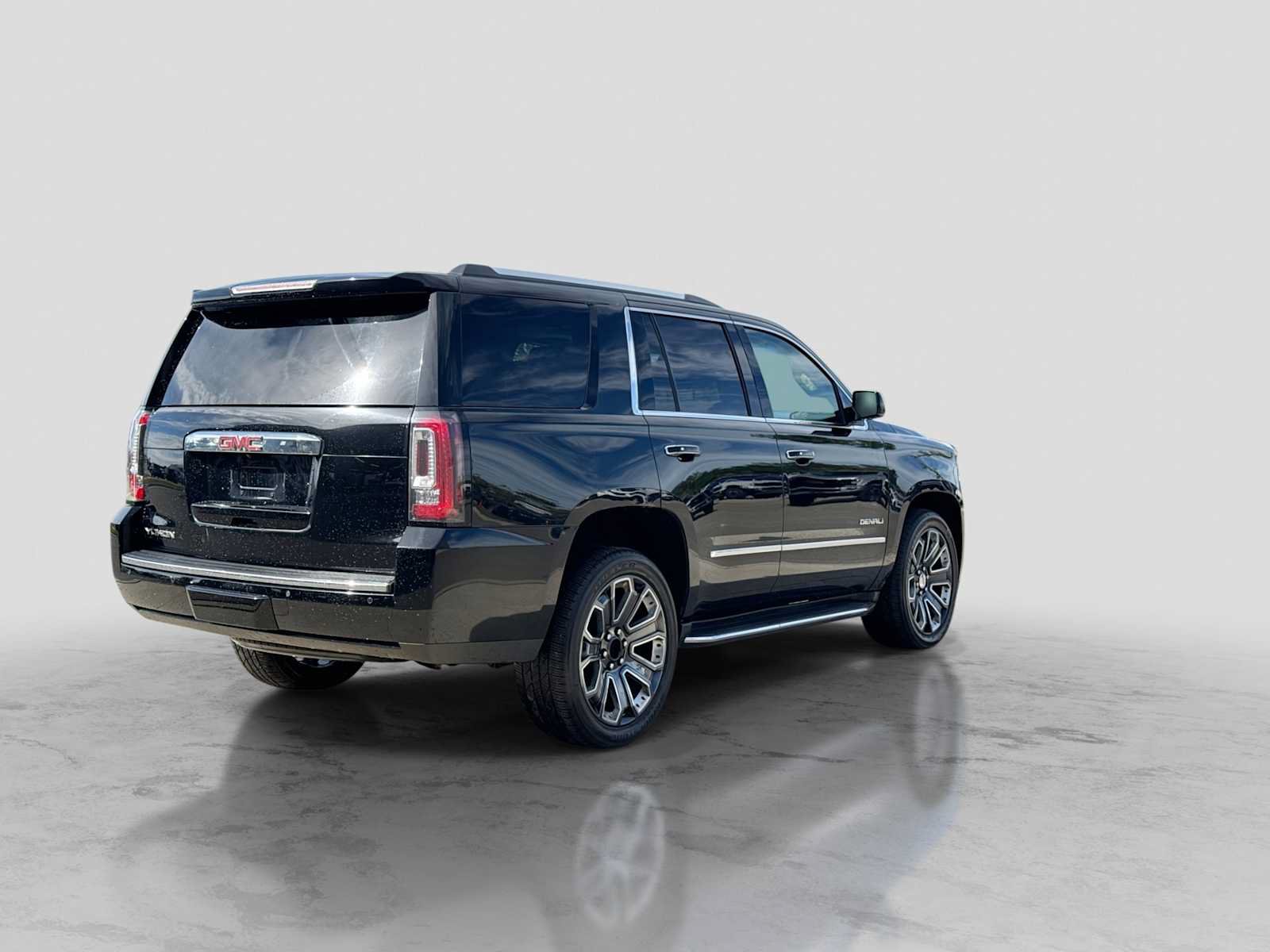 Used 2017 GMC Yukon Denali AWD/4WD image 6