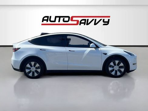 Used 2024 Tesla Model Y Long Range AWD/4WD image 8