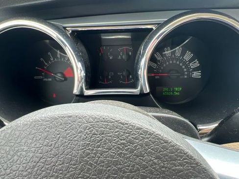 Used 2006 Ford Mustang GT RWD image 10