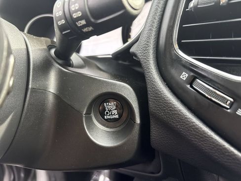 Used 2018 Jeep Compass Latitude w/ Popular Equipment Group FWD image 16