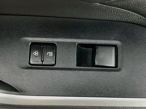 Used 2022 Toyota RAV4 LE FWD image 28