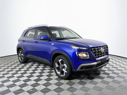 Certified 2025 Hyundai Venue SEL FWD image 10