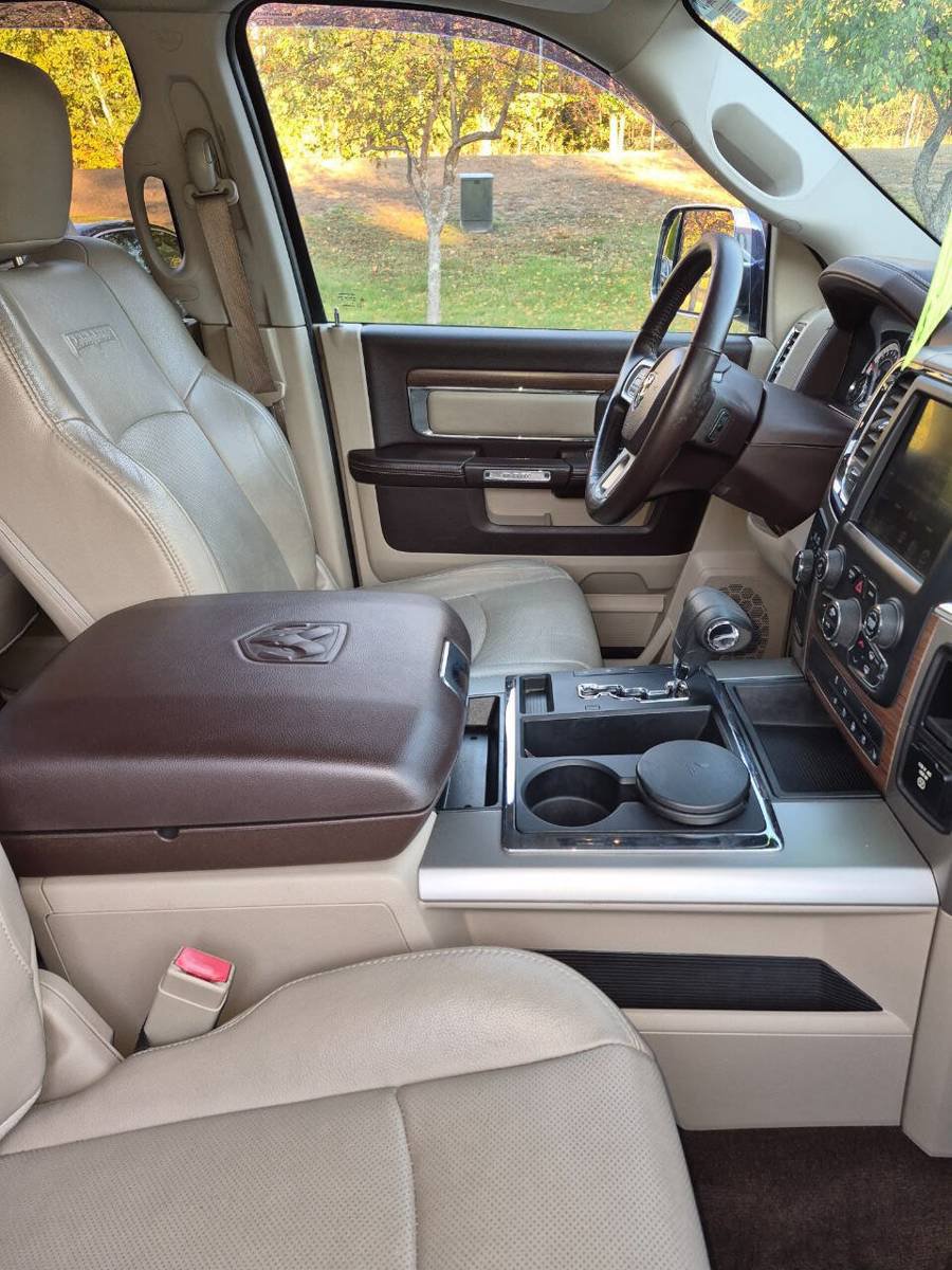 Used 2013 RAM 1500 Laramie w/ Convenience Group AWD/4WD image 6