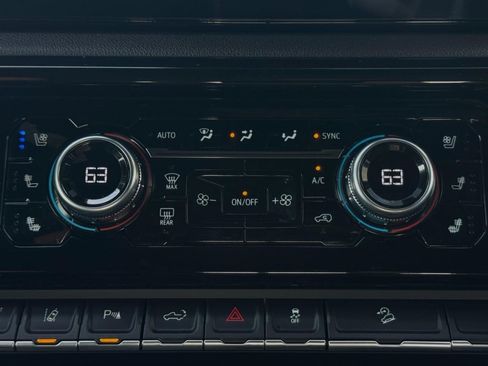 Used 2024 GMC Sierra 2500 AT4 w/ Technology Package image 39