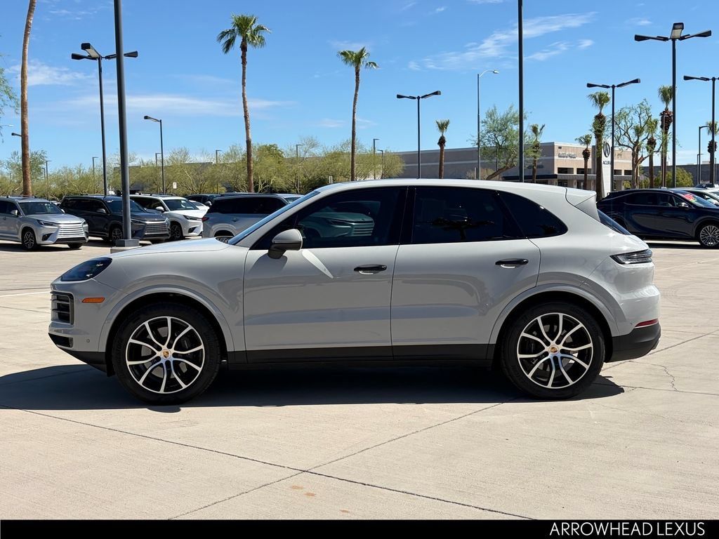 Used 2024 Porsche Cayenne AWD/4WD image 3
