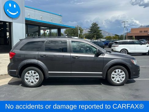 Used 2018 Dodge Journey SXT w/ Connectivity Group FWD image 2