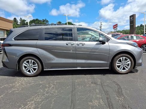 Used 2026 Toyota Sienna XLE AWD/4WD image 7