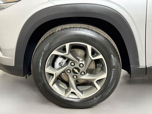 Used 2025 Chevrolet Trax LT FWD image 26