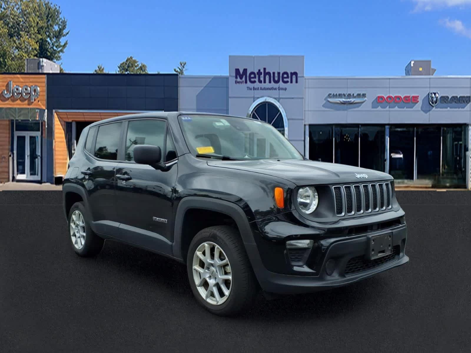 Used 2023 Jeep Renegade Latitude AWD/4WD image 1