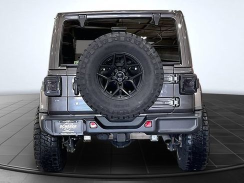 Used 2018 Jeep Wrangler Unlimited Sahara AWD/4WD image 4