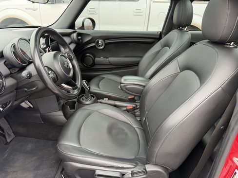 Used 2021 MINI Cooper 2-Door Hardtop image 11