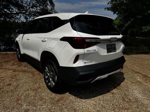 Used 2023 Kia Seltos LX AWD/4WD image 8