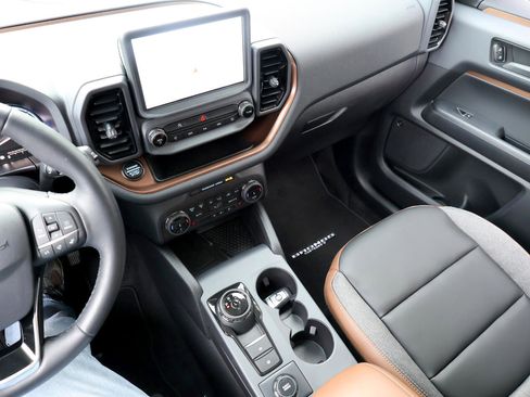 Used 2024 Ford Bronco Sport Outer Banks w/ Tech Package image 44