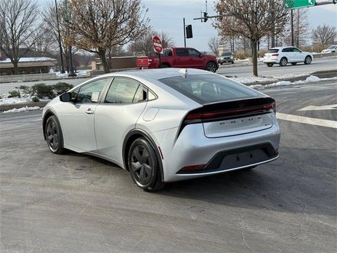 Used 2024 Toyota Prius Limited image 3