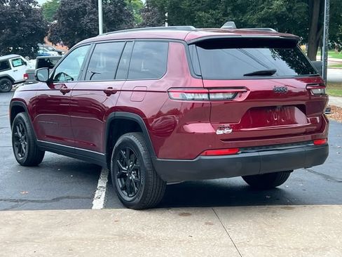 Used 2024 Jeep Grand Cherokee L Altitude AWD/4WD image 12