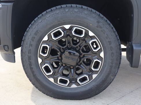 Used 2024 GMC Sierra 2500 Denali Ultimate AWD/4WD image 32