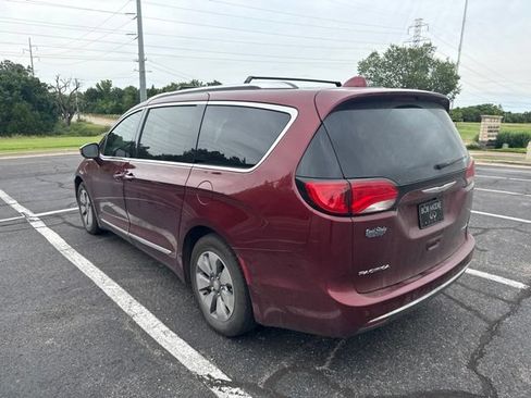 Used 2018 Chrysler Pacifica Limited FWD image 6