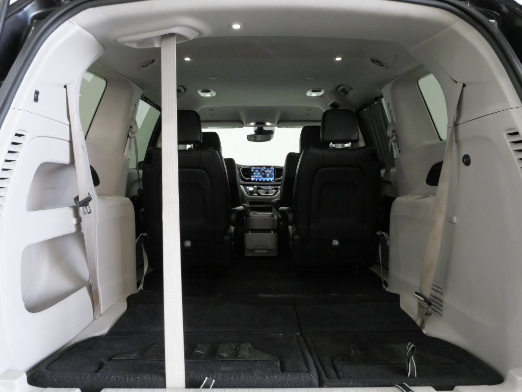 Used 2024 Chrysler Pacifica Touring-L FWD image 28