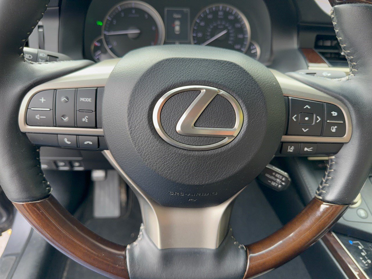 Used 2016 Lexus ES 350 w/ Luxury Package w/Wood Trim FWD image 34