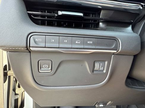 Used 2023 Cadillac Escalade Premium Luxury image 32