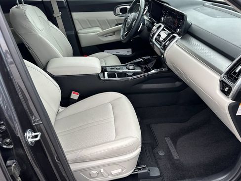 Certified 2023 Kia Sorento SX Prestige AWD/4WD image 13