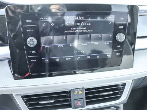 New 2025 Volkswagen Taos SE image 29