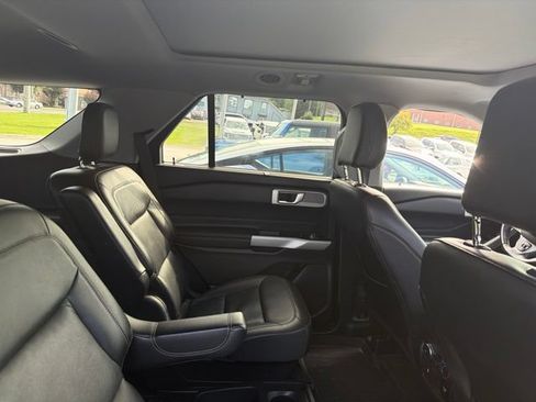 Used 2021 Ford Explorer Limited w/ Equipment Group 301A AWD/4WD image 13