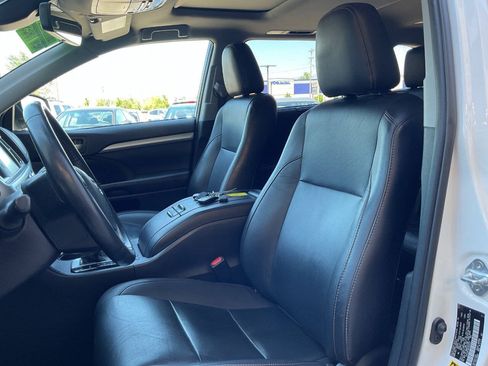 Used 2019 Toyota Highlander XLE AWD/4WD image 15