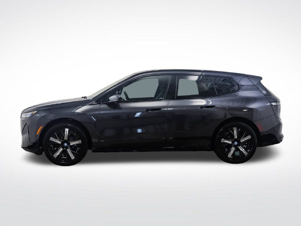 Used 2024 BMW iX xDrive50 w/ Premium Package AWD/4WD image 2