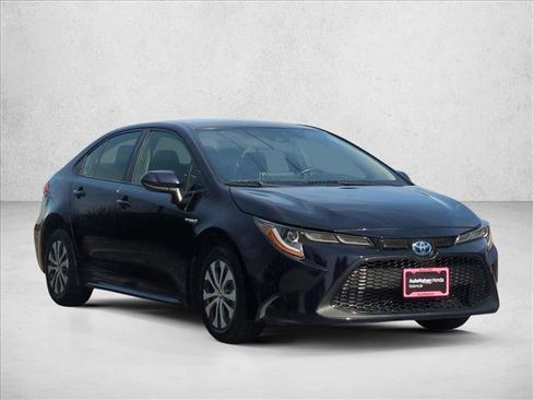 Used 2021 Toyota Corolla LE image 3