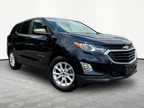Used 2021 Chevrolet Equinox LS w/ LS Convenience Package FWD image 3