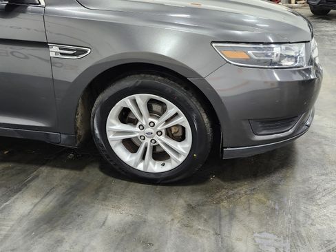 Used 2016 Ford Taurus SE image 9