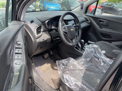 Used 2020 Chevrolet Trax LT FWD image 5
