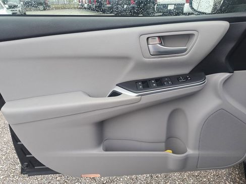 Used 2015 Toyota Camry LE image 12