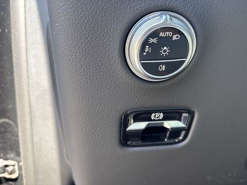 Used 2024 Mercedes-Benz GLC 300 4MATIC image 43